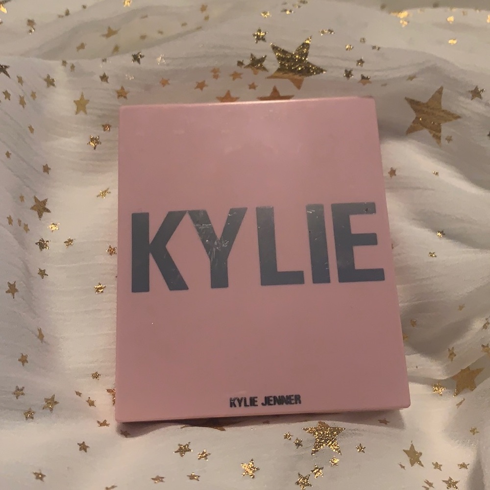 Kylie Cosmetics “Cheers Darling” Highlighter